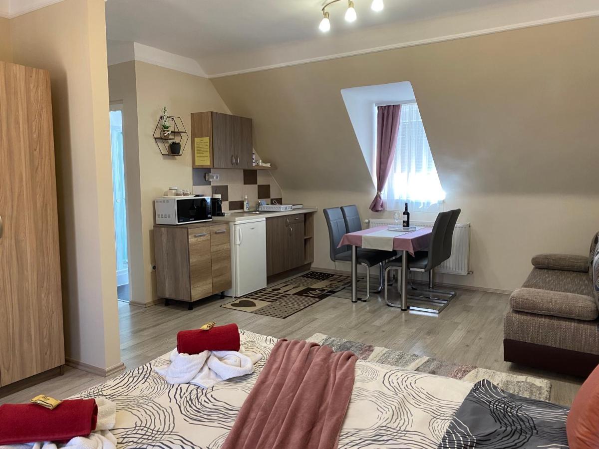 Oreo Apartman Eger Extérieur photo