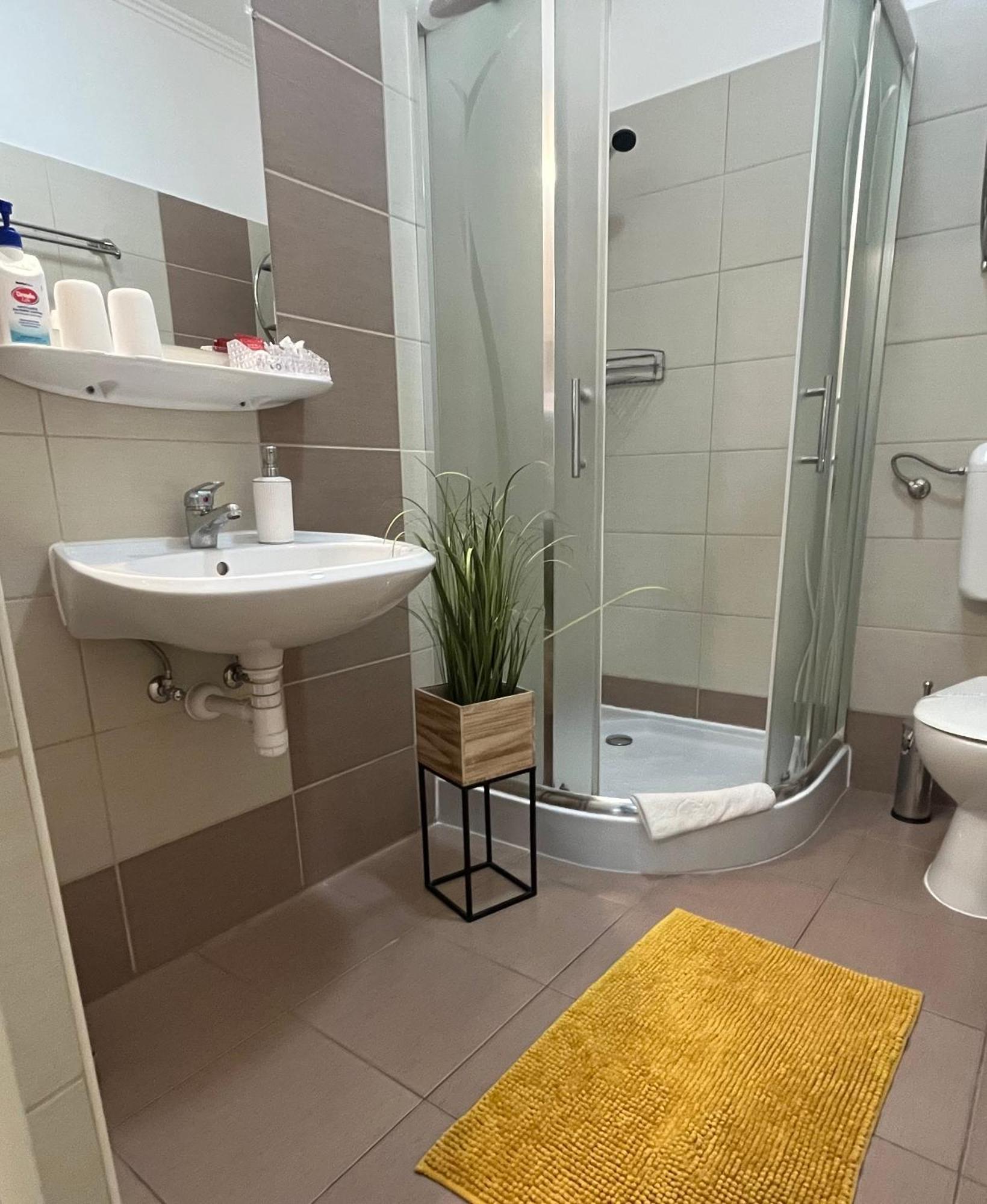 Oreo Apartman Eger Extérieur photo